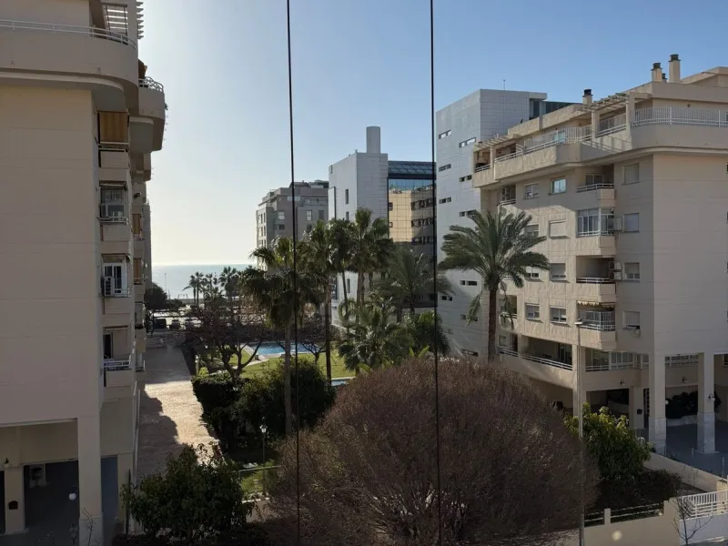 A magnificent 77m² urban plot with a building permit is for sale. It boasts an excellent location, just 200m from the beach, near Parque del Oeste and Playa de la Misericordia.