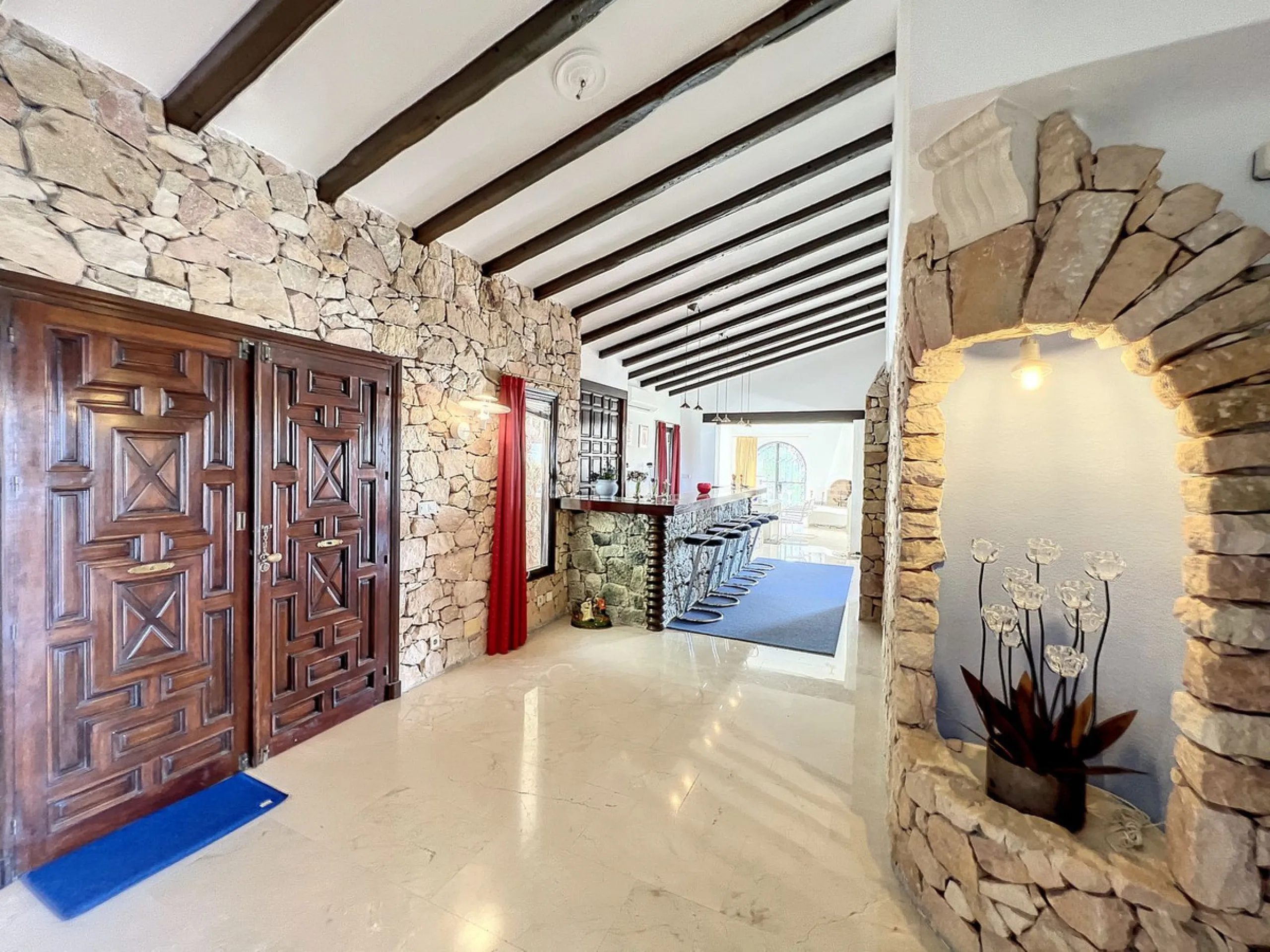 Tucked away in a beautiful corner of Mijas, this lovely villa offers breathtaking panoramic views that will truly impress. Perfectly designed for two families, it has three spacious bedrooms, plus an extra room with a double sofa bed, providing plenty of 