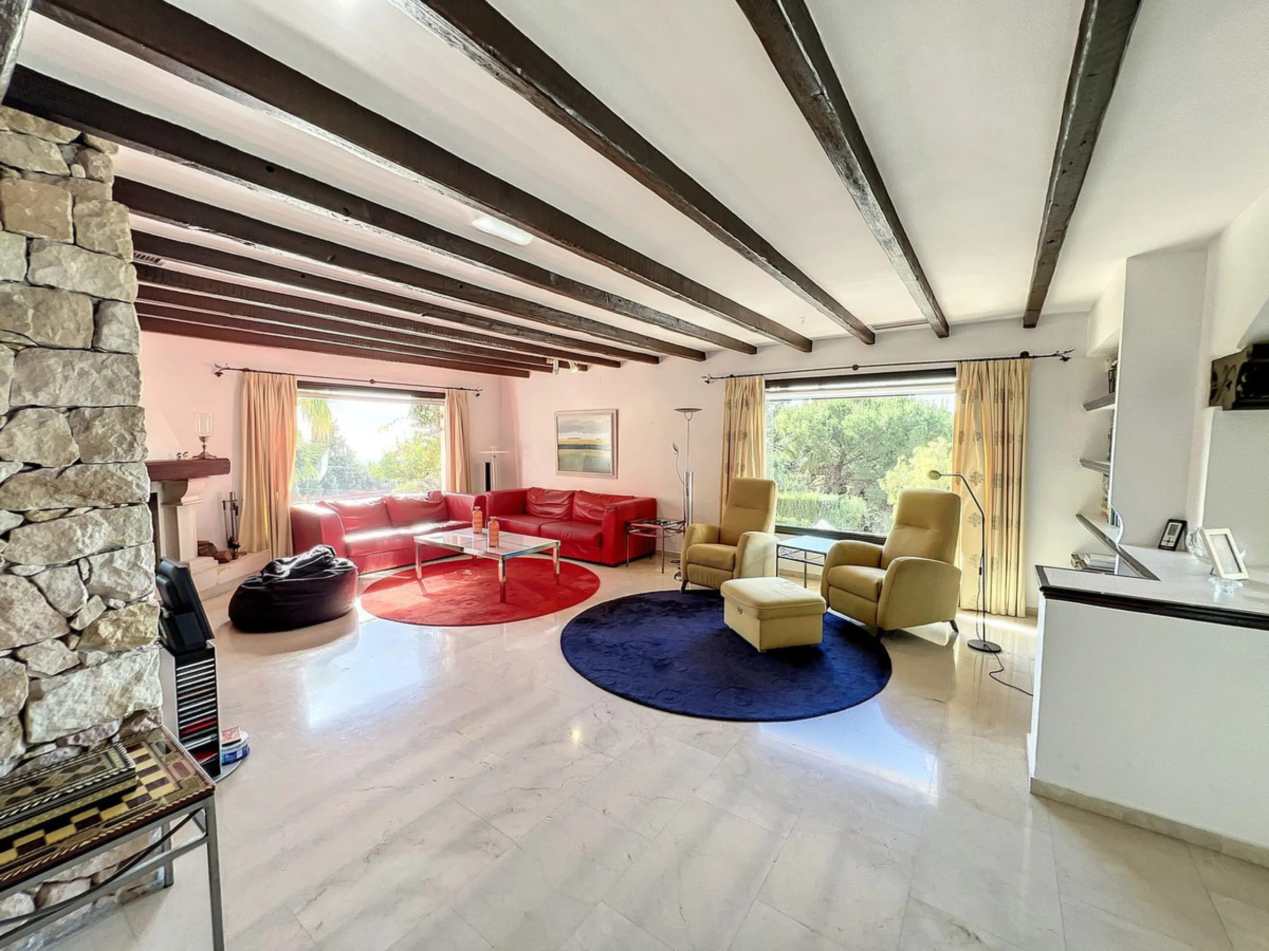 Tucked away in a beautiful corner of Mijas, this lovely villa offers breathtaking panoramic views that will truly impress. Perfectly designed for two families, it has three spacious bedrooms, plus an extra room with a double sofa bed, providing plenty of 