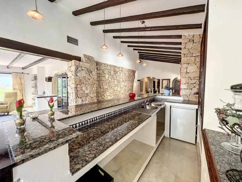 Tucked away in a beautiful corner of Mijas, this lovely villa offers breathtaking panoramic views that will truly impress. Perfectly designed for two families, it has three spacious bedrooms, plus an extra room with a double sofa bed, providing plenty of 