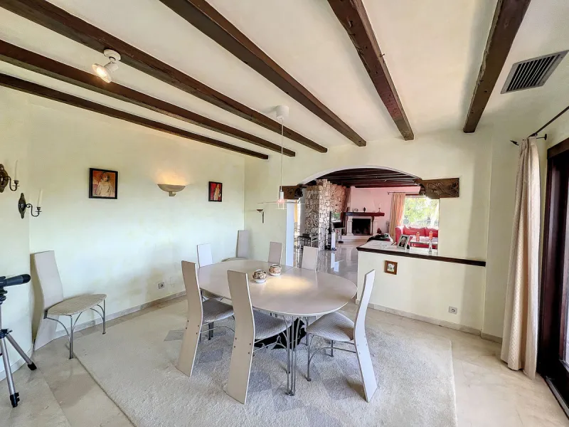 Tucked away in a beautiful corner of Mijas, this lovely villa offers breathtaking panoramic views that will truly impress. Perfectly designed for two families, it has three spacious bedrooms, plus an extra room with a double sofa bed, providing plenty of 