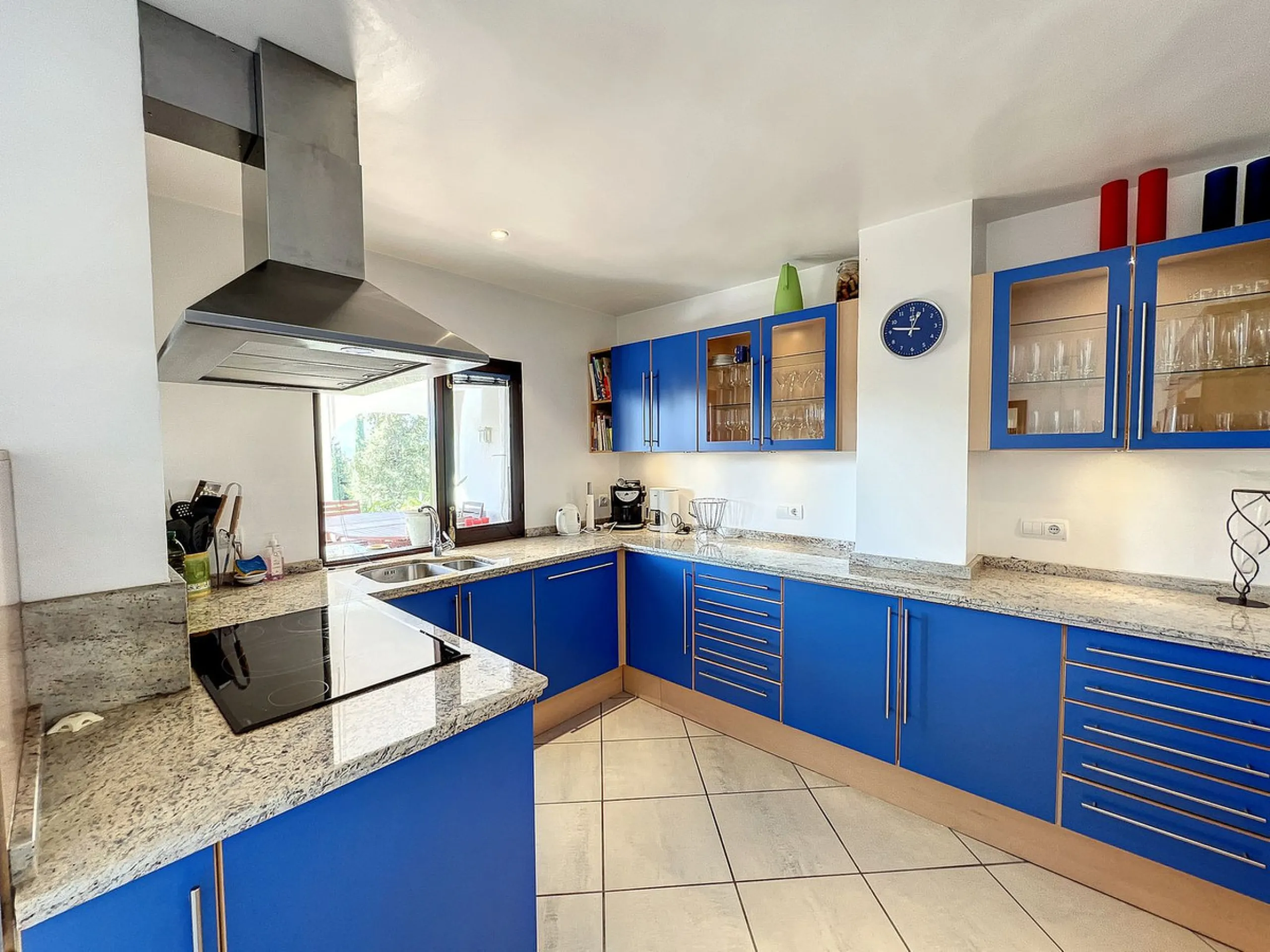 Tucked away in a beautiful corner of Mijas, this lovely villa offers breathtaking panoramic views that will truly impress. Perfectly designed for two families, it has three spacious bedrooms, plus an extra room with a double sofa bed, providing plenty of 