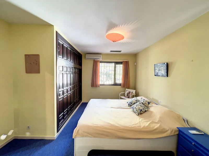 Tucked away in a beautiful corner of Mijas, this lovely villa offers breathtaking panoramic views that will truly impress. Perfectly designed for two families, it has three spacious bedrooms, plus an extra room with a double sofa bed, providing plenty of 