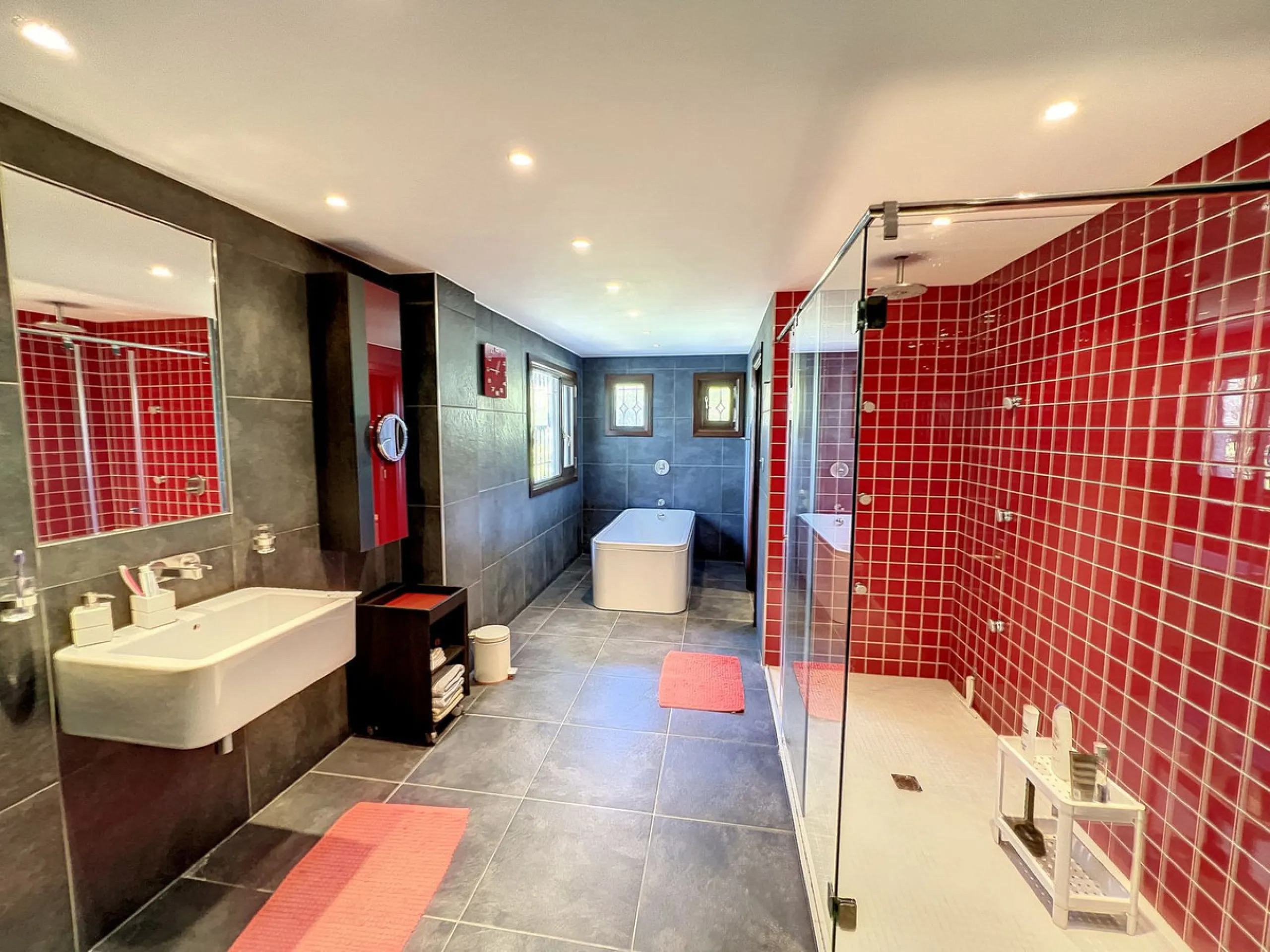 Tucked away in a beautiful corner of Mijas, this lovely villa offers breathtaking panoramic views that will truly impress. Perfectly designed for two families, it has three spacious bedrooms, plus an extra room with a double sofa bed, providing plenty of 