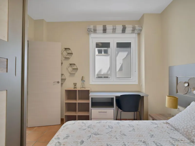Located in the lower part of Torreblanca, one of the most highly valued areas of the Costa del Sol for its convenience and proximity to the sea, very close to the beach and without hills, this spectacular townhouse combines residential privacy with walkin