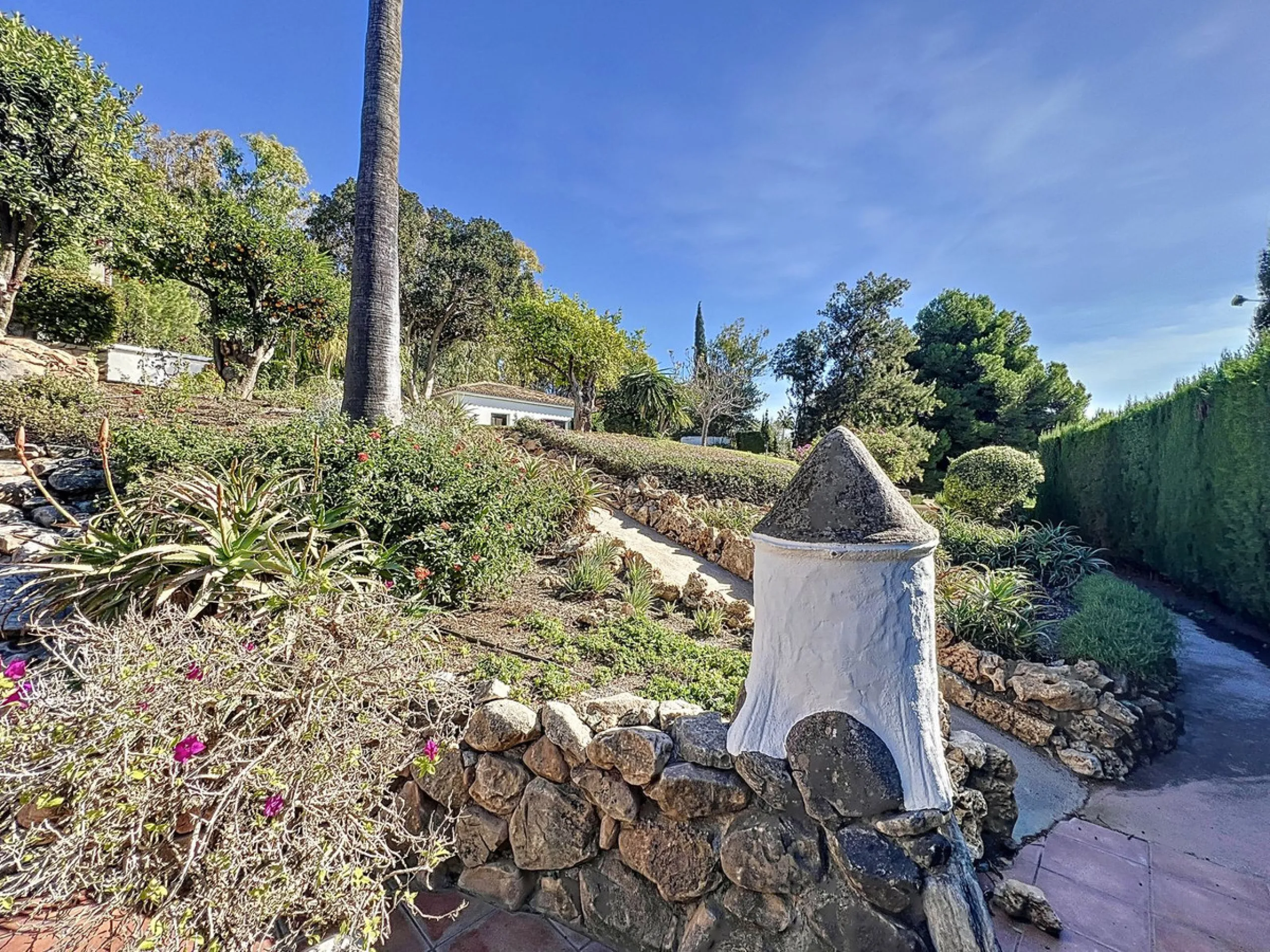 Tucked away in a beautiful corner of Mijas, this lovely villa offers breathtaking panoramic views that will truly impress. Perfectly designed for two families, it has three spacious bedrooms, plus an extra room with a double sofa bed, providing plenty of 