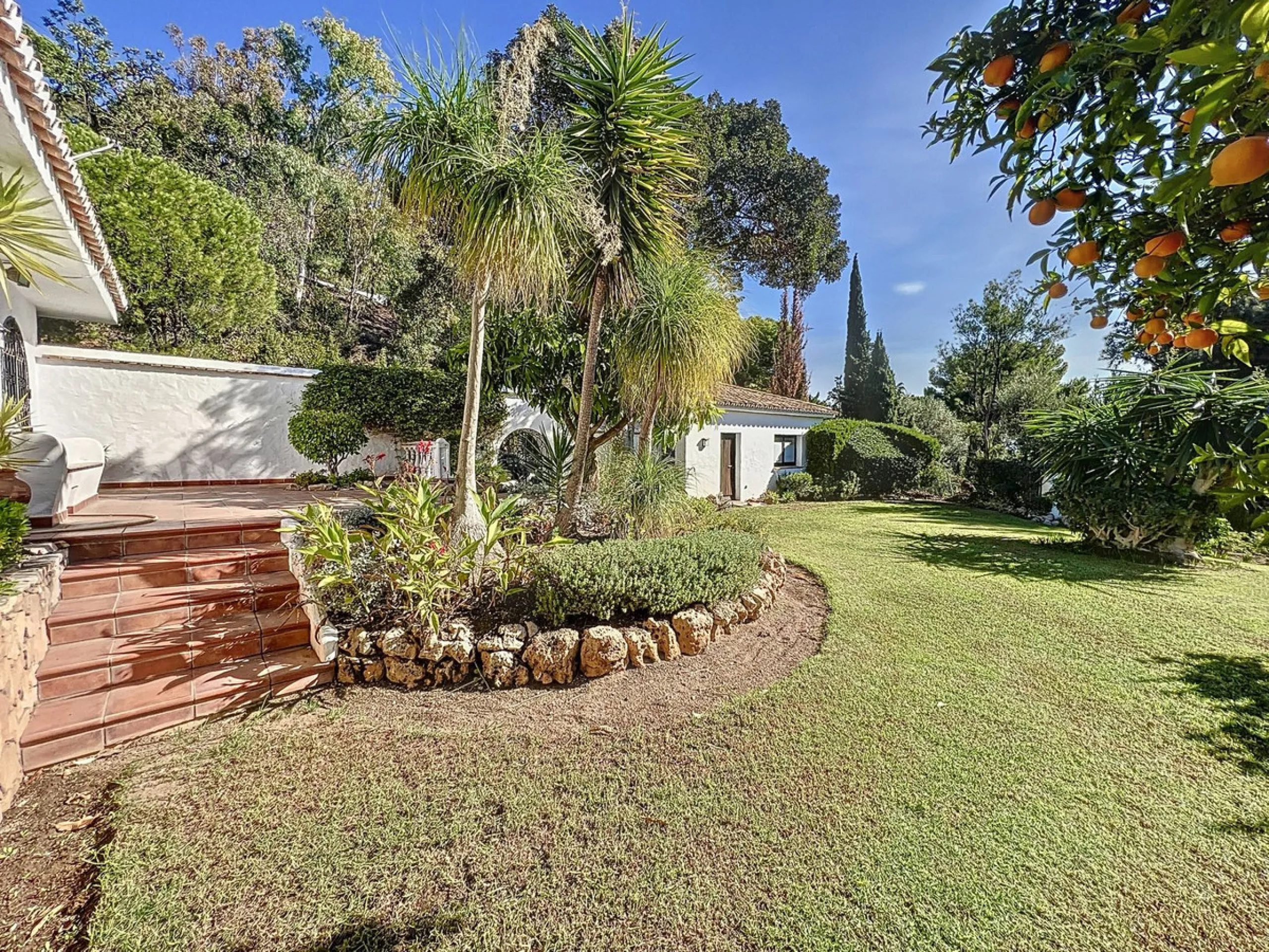 Tucked away in a beautiful corner of Mijas, this lovely villa offers breathtaking panoramic views that will truly impress. Perfectly designed for two families, it has three spacious bedrooms, plus an extra room with a double sofa bed, providing plenty of 