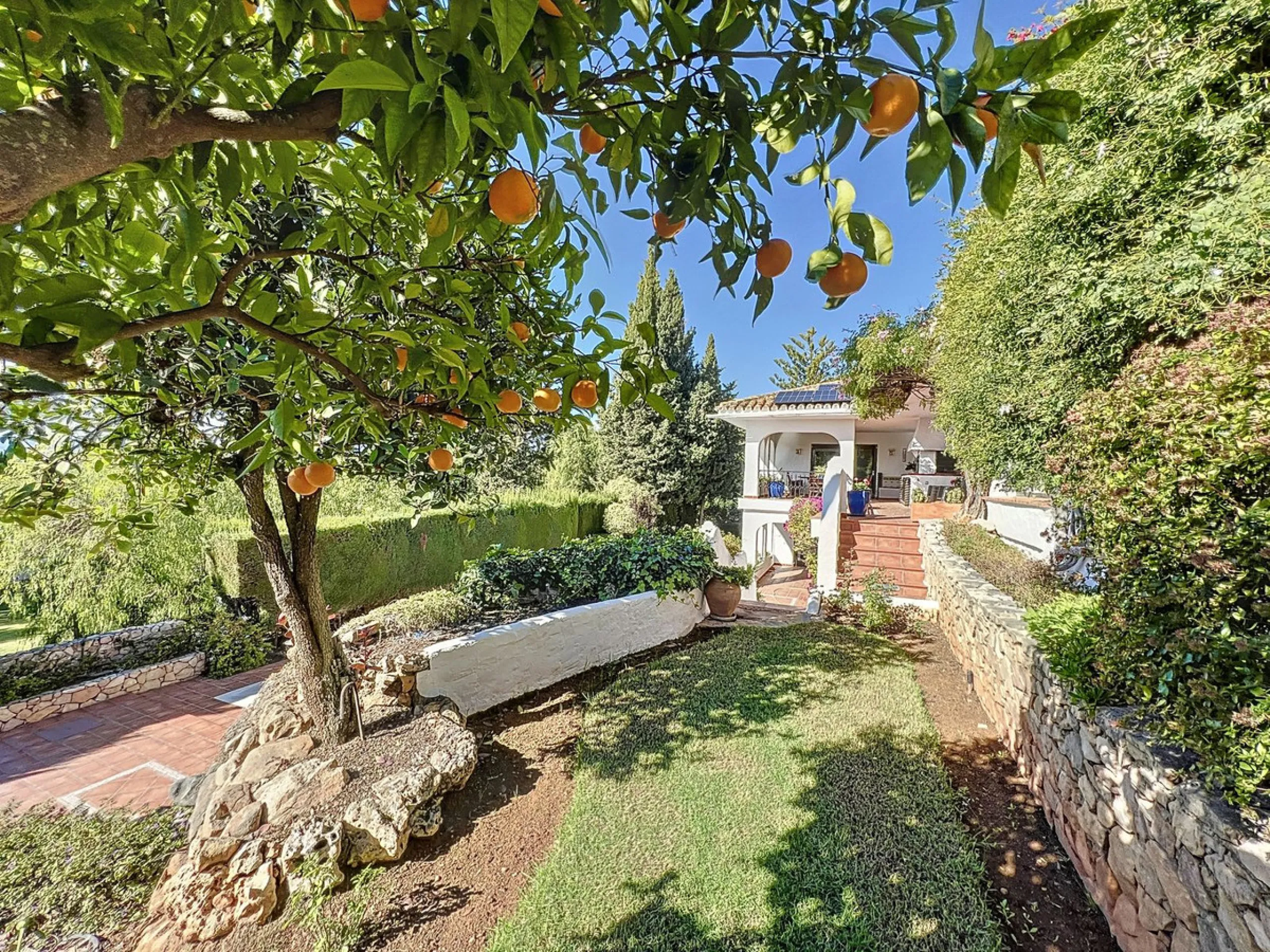 Tucked away in a beautiful corner of Mijas, this lovely villa offers breathtaking panoramic views that will truly impress. Perfectly designed for two families, it has three spacious bedrooms, plus an extra room with a double sofa bed, providing plenty of 