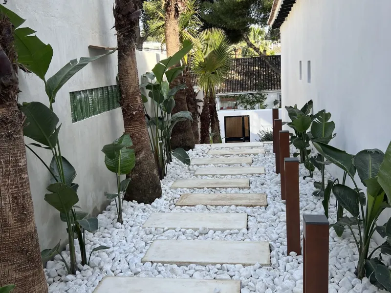 Absolutely stunning south facing villa just a few meters from Puerto Banus. The ultra-modern designed villa just 700 meters from the beach is significantly ahead of most of the best new properties on the market. Impressive attention to detail and architec