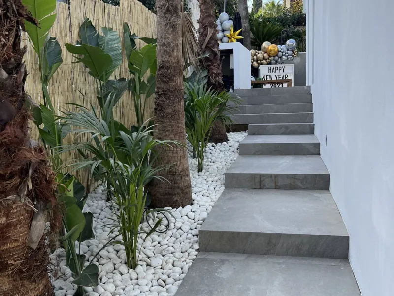 Absolutely stunning south facing villa just a few meters from Puerto Banus. The ultra-modern designed villa just 700 meters from the beach is significantly ahead of most of the best new properties on the market. Impressive attention to detail and architec