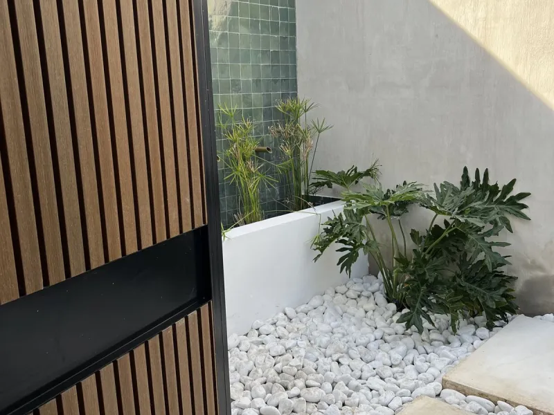 Absolutely stunning south facing villa just a few meters from Puerto Banus. The ultra-modern designed villa just 700 meters from the beach is significantly ahead of most of the best new properties on the market. Impressive attention to detail and architec