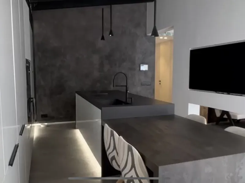 Absolutely stunning south facing villa just a few meters from Puerto Banus. The ultra-modern designed villa just 700 meters from the beach is significantly ahead of most of the best new properties on the market. Impressive attention to detail and architec