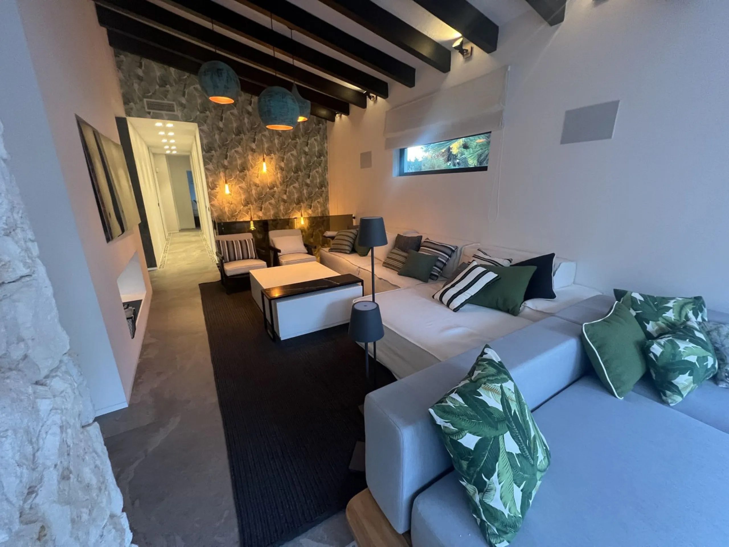 Absolutely stunning south facing villa just a few meters from Puerto Banus. The ultra-modern designed villa just 700 meters from the beach is significantly ahead of most of the best new properties on the market. Impressive attention to detail and architec