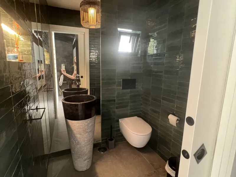Absolutely stunning south facing villa just a few meters from Puerto Banus. The ultra-modern designed villa just 700 meters from the beach is significantly ahead of most of the best new properties on the market. Impressive attention to detail and architec