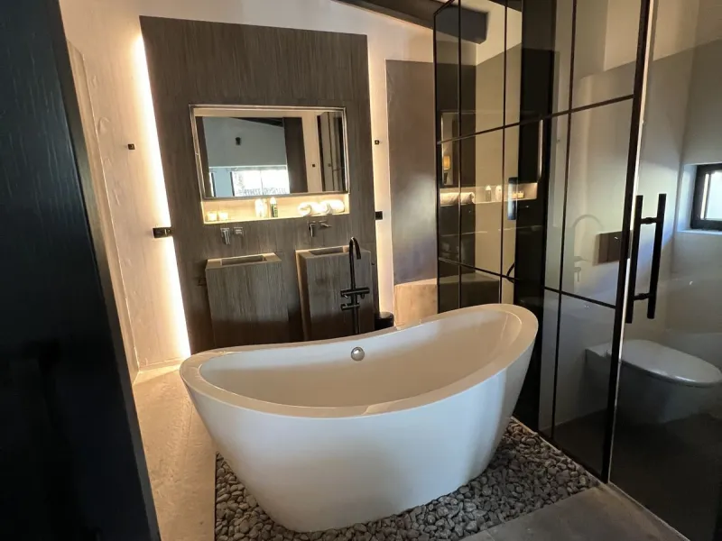 Absolutely stunning south facing villa just a few meters from Puerto Banus. The ultra-modern designed villa just 700 meters from the beach is significantly ahead of most of the best new properties on the market. Impressive attention to detail and architec