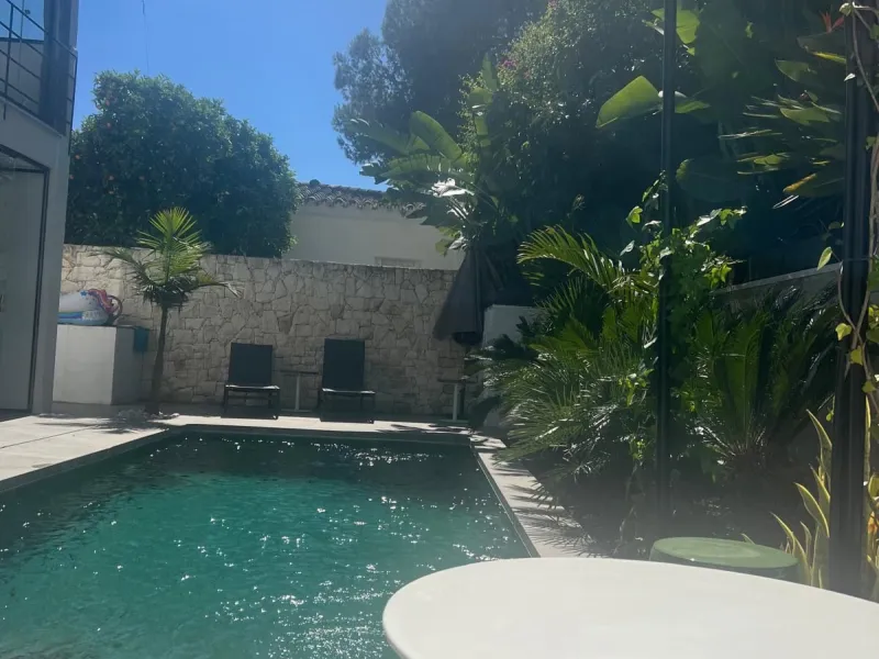 Absolutely stunning south facing villa just a few meters from Puerto Banus. The ultra-modern designed villa just 700 meters from the beach is significantly ahead of most of the best new properties on the market. Impressive attention to detail and architec