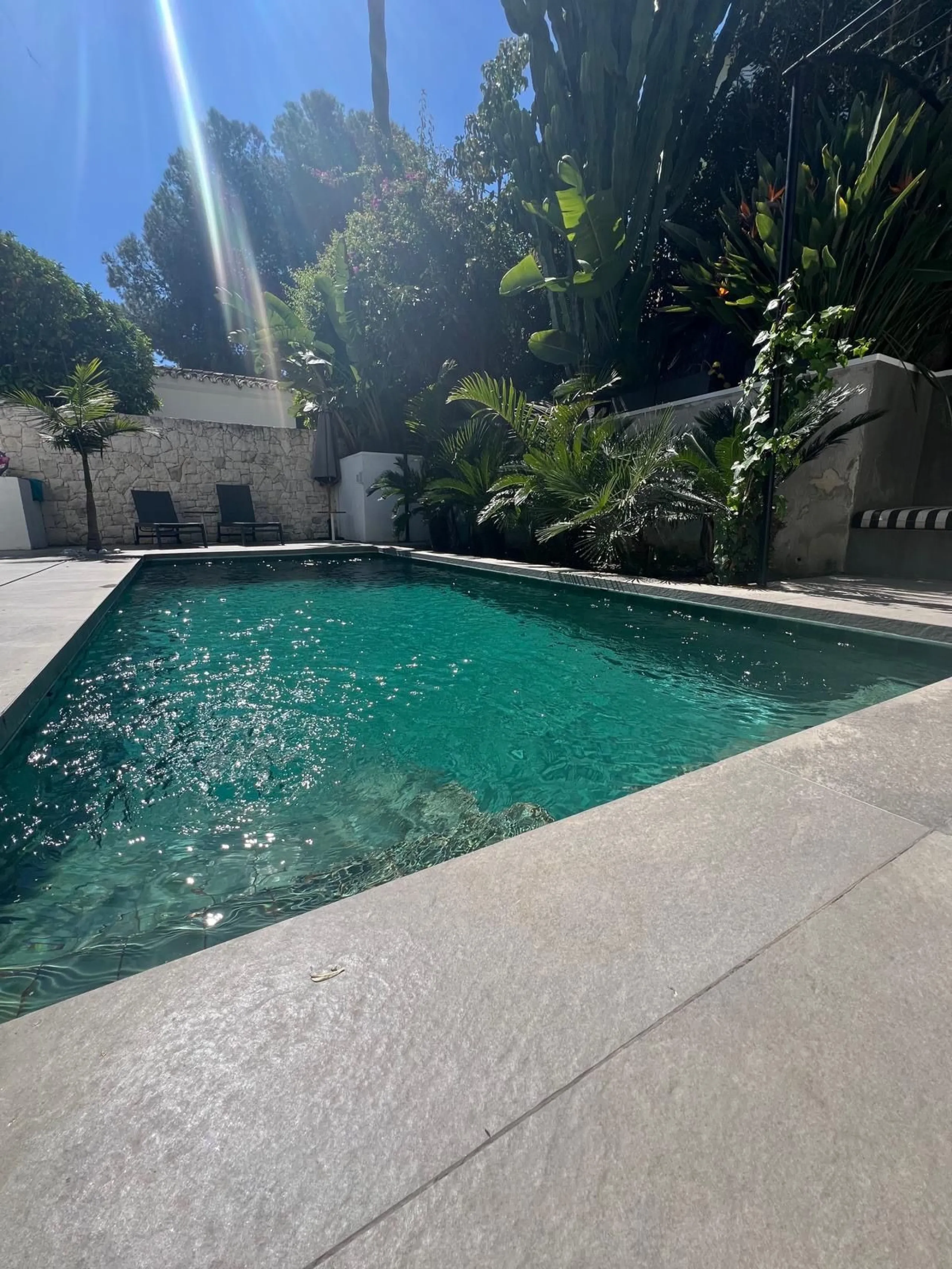 Absolutely stunning south facing villa just a few meters from Puerto Banus. The ultra-modern designed villa just 700 meters from the beach is significantly ahead of most of the best new properties on the market. Impressive attention to detail and architec