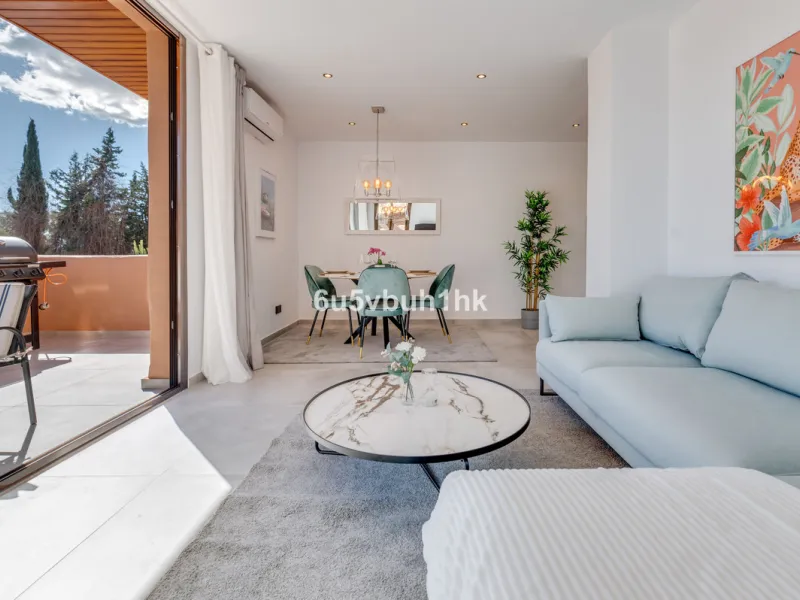 This newly renovated apartment is located in the exclusive Hotel and Spa Bluebay Paraíso Beach complex, a place offering all the amenities and services of a luxury resort. Enjoy exceptional facilities such as the swimming pool, restaurants, private beach,