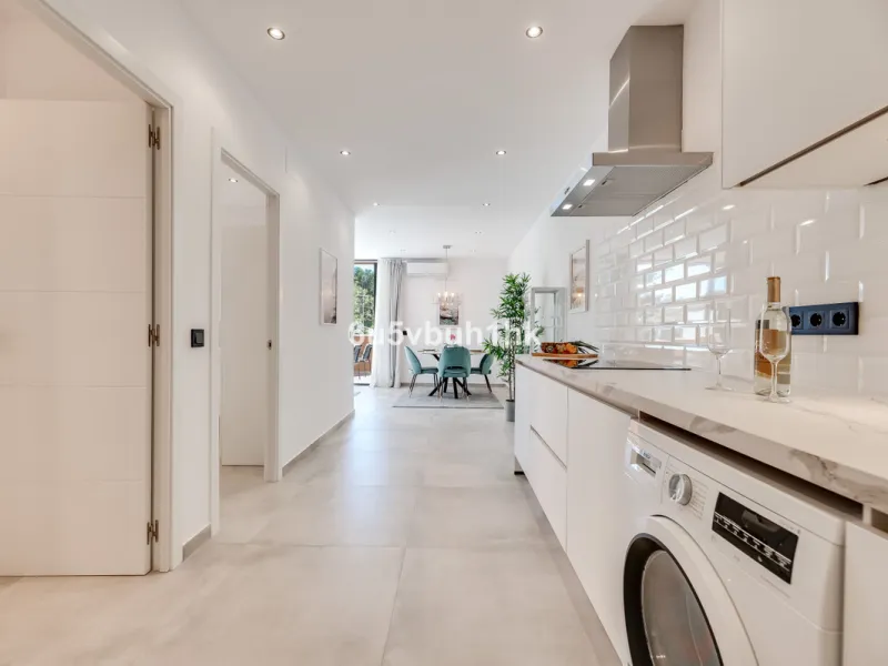 This newly renovated apartment is located in the exclusive Hotel and Spa Bluebay Paraíso Beach complex, a place offering all the amenities and services of a luxury resort. Enjoy exceptional facilities such as the swimming pool, restaurants, private beach,