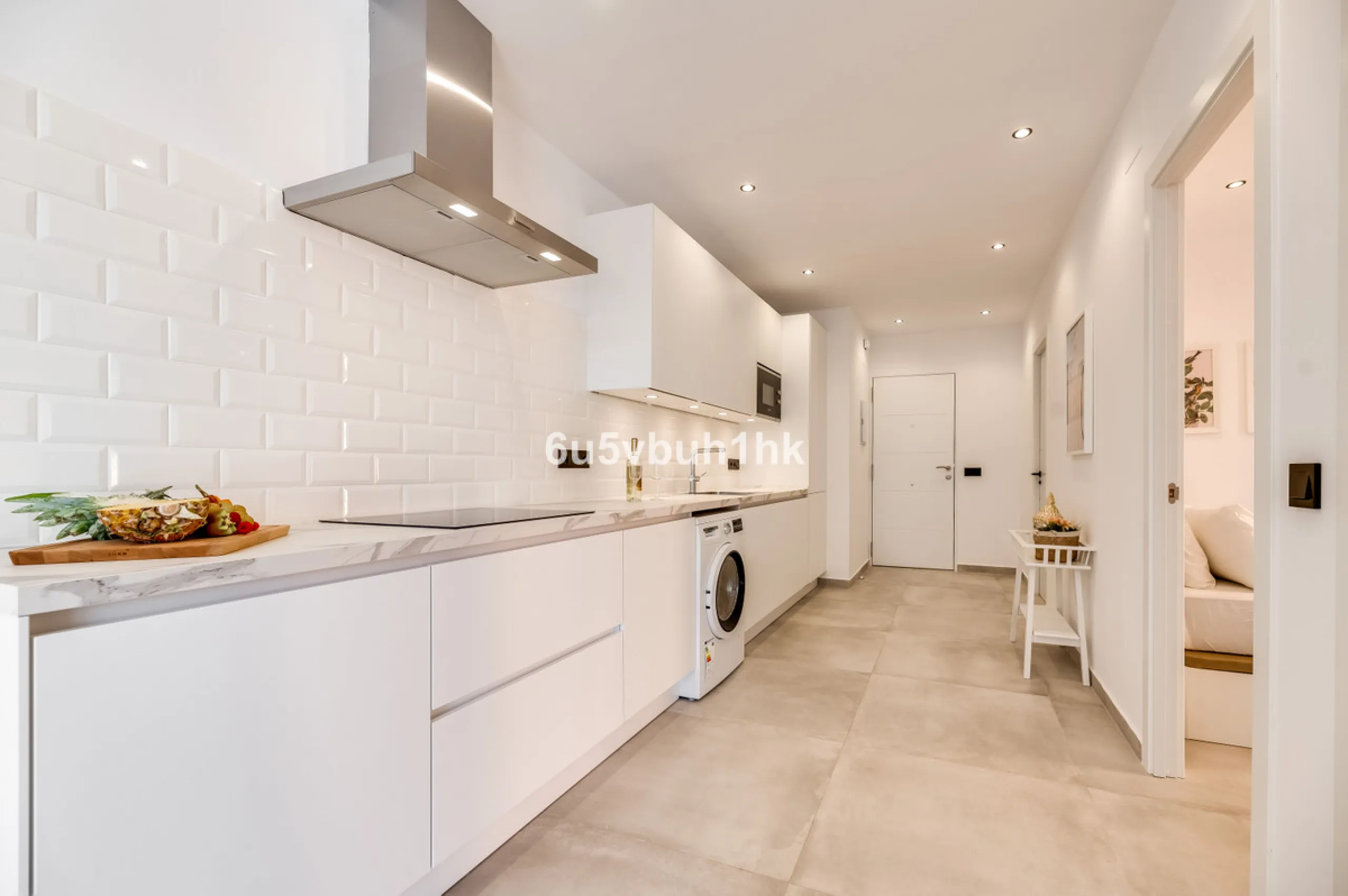 This newly renovated apartment is located in the exclusive Hotel and Spa Bluebay Paraíso Beach complex, a place offering all the amenities and services of a luxury resort. Enjoy exceptional facilities such as the swimming pool, restaurants, private beach,