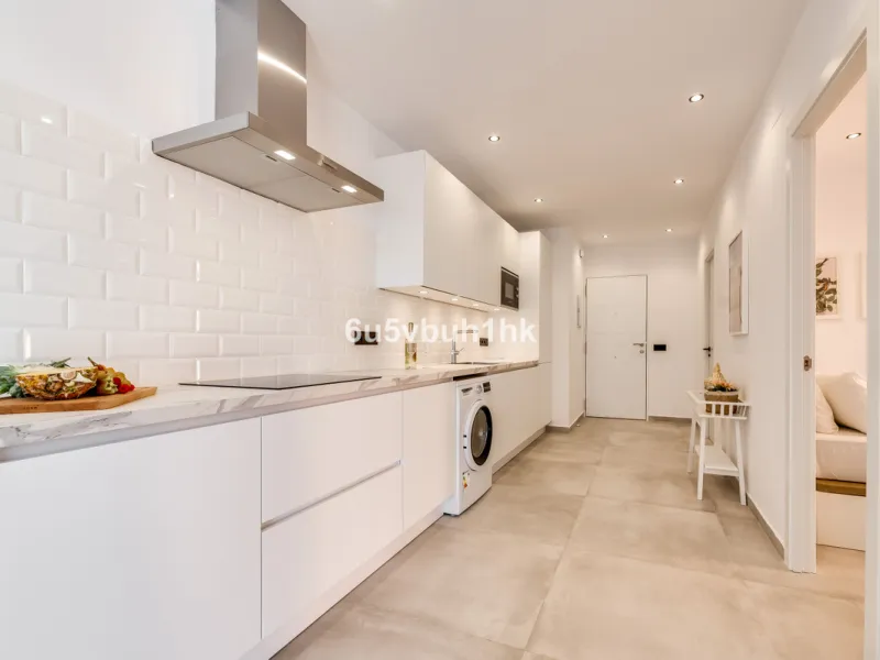 This newly renovated apartment is located in the exclusive Hotel and Spa Bluebay Paraíso Beach complex, a place offering all the amenities and services of a luxury resort. Enjoy exceptional facilities such as the swimming pool, restaurants, private beach,