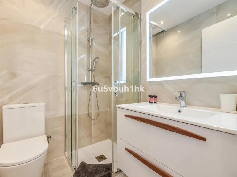 This newly renovated apartment is located in the exclusive Hotel and Spa Bluebay Paraíso Beach complex, a place offering all the amenities and services of a luxury resort. Enjoy exceptional facilities such as the swimming pool, restaurants, private beach,