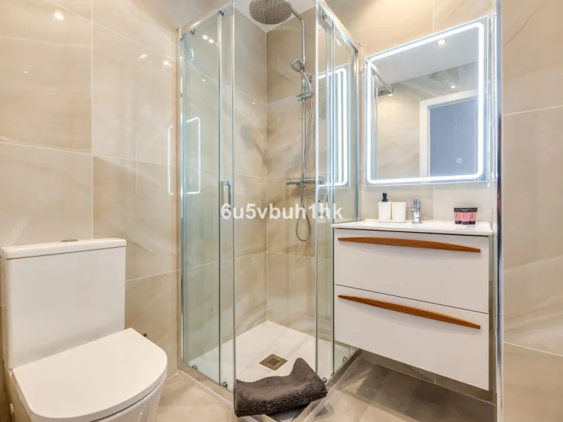 This newly renovated apartment is located in the exclusive Hotel and Spa Bluebay Paraíso Beach complex, a place offering all the amenities and services of a luxury resort. Enjoy exceptional facilities such as the swimming pool, restaurants, private beach,