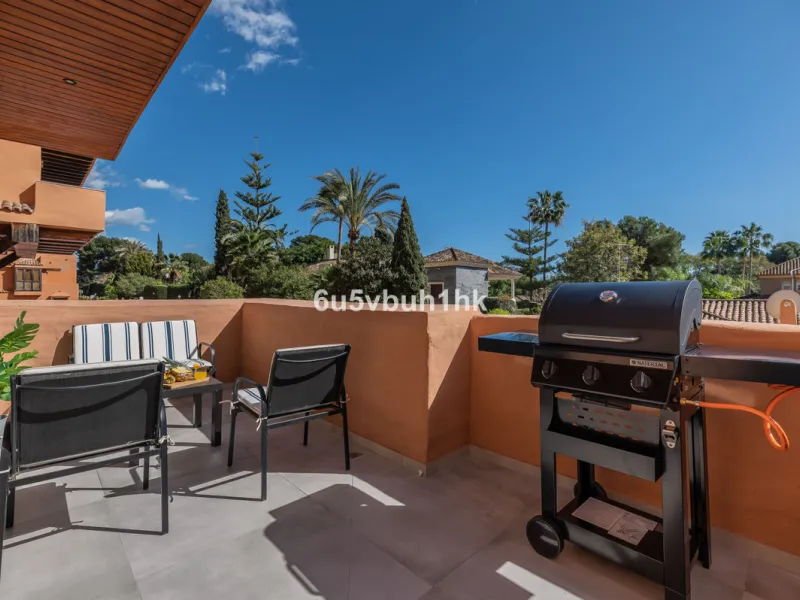 This newly renovated apartment is located in the exclusive Hotel and Spa Bluebay Paraíso Beach complex, a place offering all the amenities and services of a luxury resort. Enjoy exceptional facilities such as the swimming pool, restaurants, private beach,