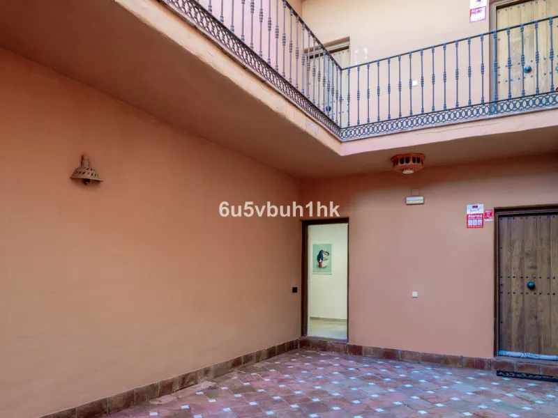 This newly renovated apartment is located in the exclusive Hotel and Spa Bluebay Paraíso Beach complex, a place offering all the amenities and services of a luxury resort. Enjoy exceptional facilities such as the swimming pool, restaurants, private beach,