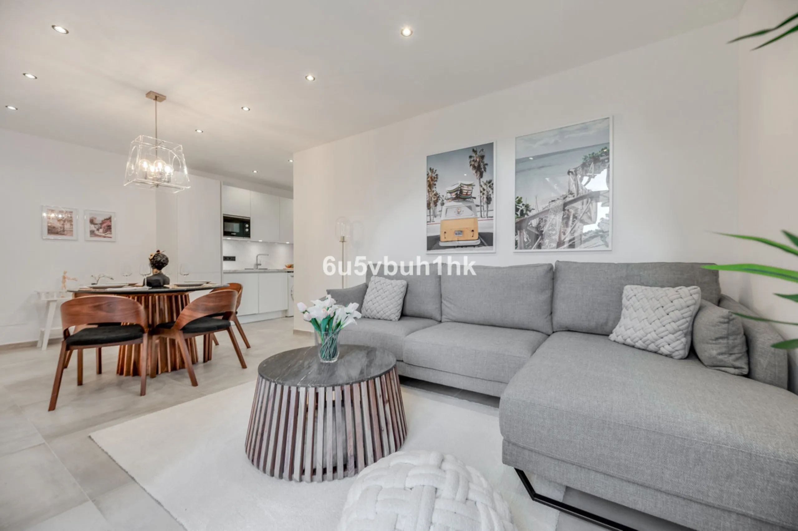 This newly renovated apartment is located in the exclusive Hotel and Spa Bluebay Paraíso Beach complex, a place offering all the amenities and services of a luxury resort. Enjoy exceptional facilities such as the swimming pool, restaurants, private beach,