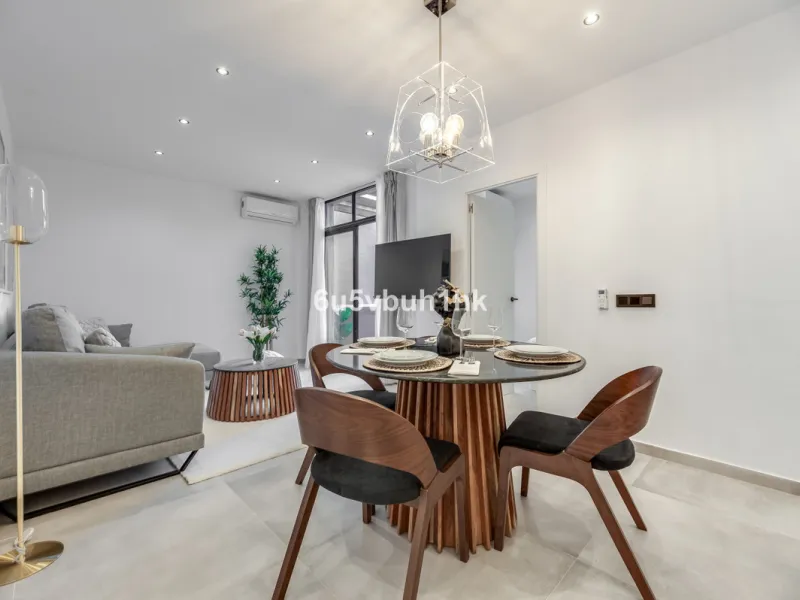 This newly renovated apartment is located in the exclusive Hotel and Spa Bluebay Paraíso Beach complex, a place offering all the amenities and services of a luxury resort. Enjoy exceptional facilities such as the swimming pool, restaurants, private beach,