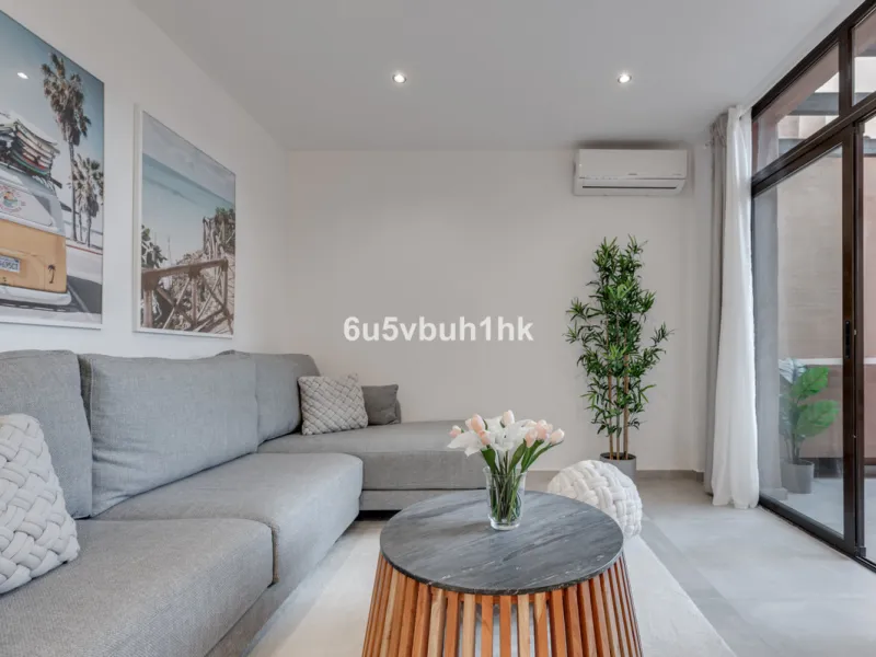 This newly renovated apartment is located in the exclusive Hotel and Spa Bluebay Paraíso Beach complex, a place offering all the amenities and services of a luxury resort. Enjoy exceptional facilities such as the swimming pool, restaurants, private beach,