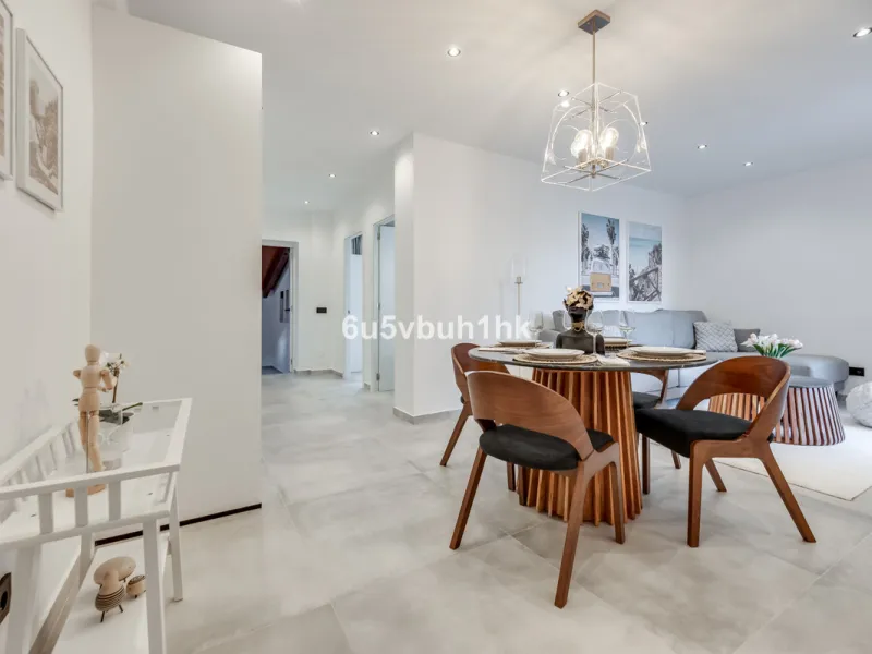 This newly renovated apartment is located in the exclusive Hotel and Spa Bluebay Paraíso Beach complex, a place offering all the amenities and services of a luxury resort. Enjoy exceptional facilities such as the swimming pool, restaurants, private beach,