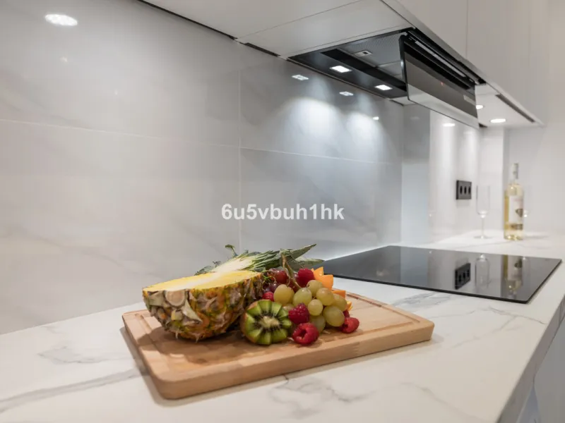 This newly renovated apartment is located in the exclusive Hotel and Spa Bluebay Paraíso Beach complex, a place offering all the amenities and services of a luxury resort. Enjoy exceptional facilities such as the swimming pool, restaurants, private beach,