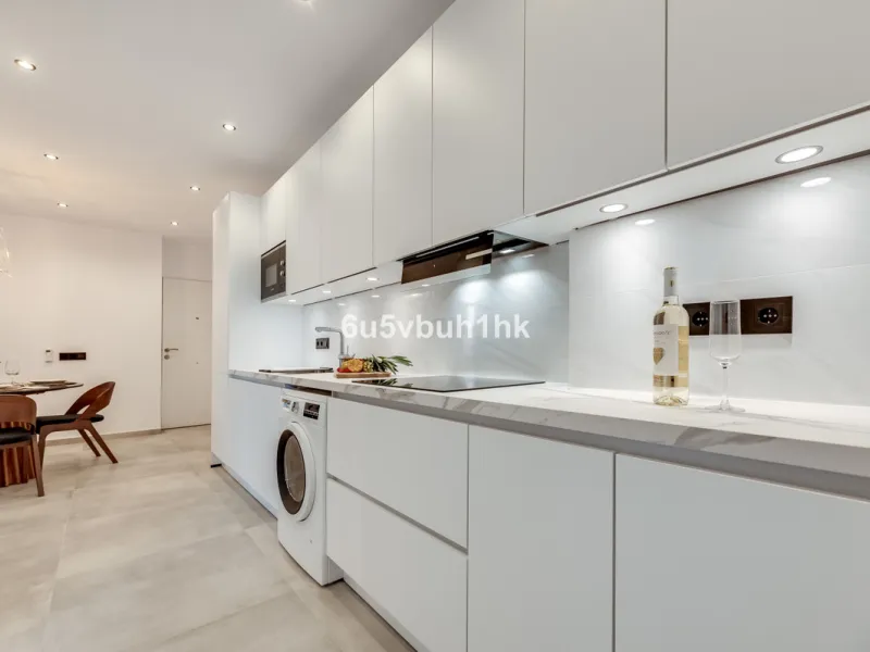 This newly renovated apartment is located in the exclusive Hotel and Spa Bluebay Paraíso Beach complex, a place offering all the amenities and services of a luxury resort. Enjoy exceptional facilities such as the swimming pool, restaurants, private beach,
