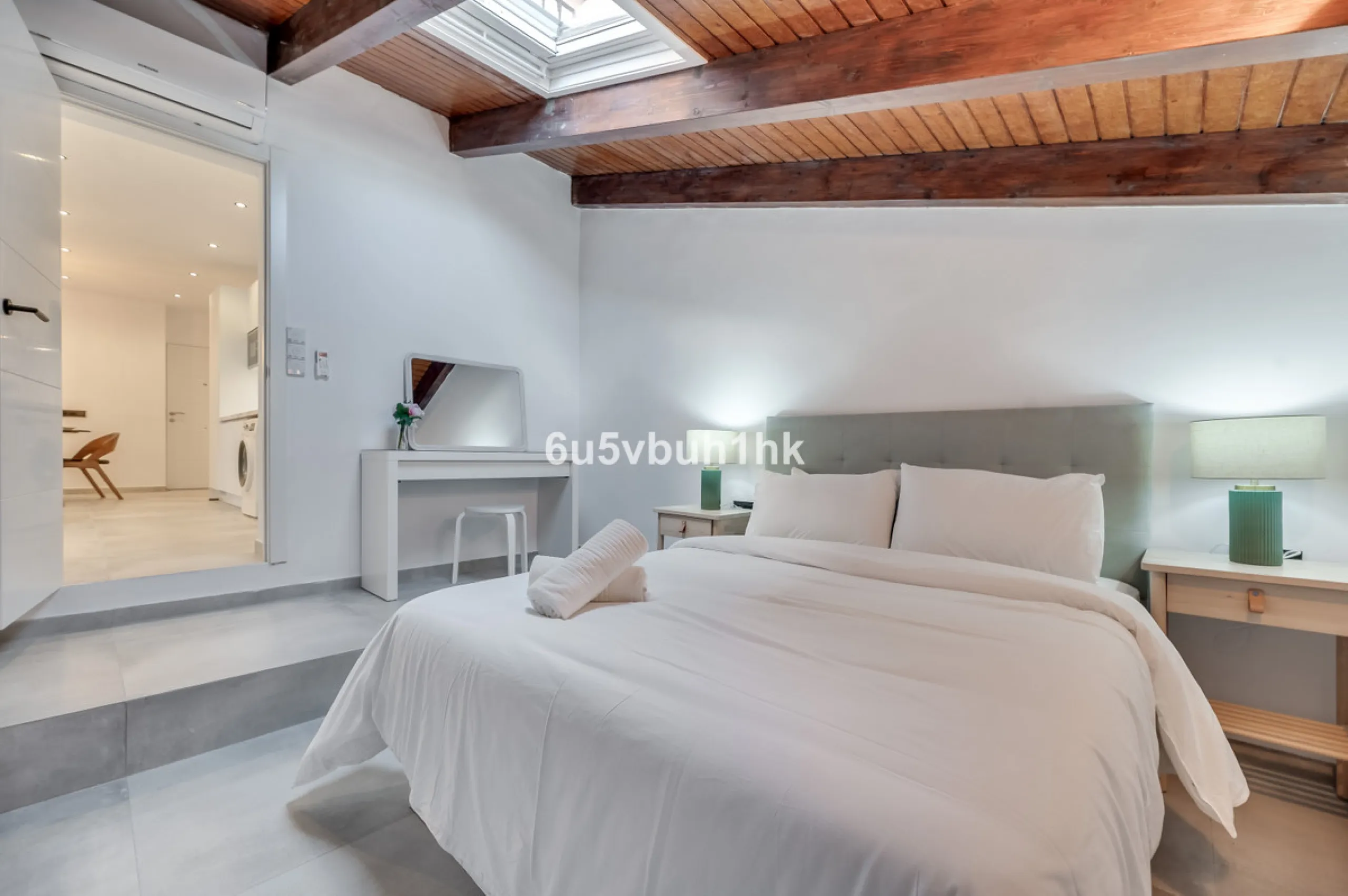 This newly renovated apartment is located in the exclusive Hotel and Spa Bluebay Paraíso Beach complex, a place offering all the amenities and services of a luxury resort. Enjoy exceptional facilities such as the swimming pool, restaurants, private beach,