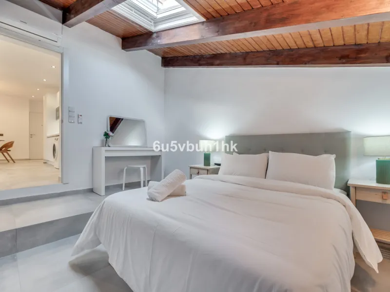 This newly renovated apartment is located in the exclusive Hotel and Spa Bluebay Paraíso Beach complex, a place offering all the amenities and services of a luxury resort. Enjoy exceptional facilities such as the swimming pool, restaurants, private beach,