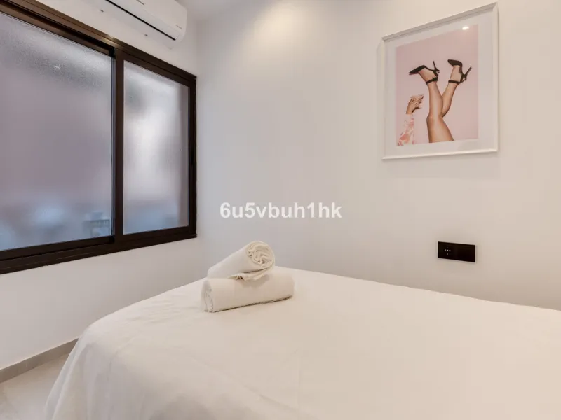 This newly renovated apartment is located in the exclusive Hotel and Spa Bluebay Paraíso Beach complex, a place offering all the amenities and services of a luxury resort. Enjoy exceptional facilities such as the swimming pool, restaurants, private beach,