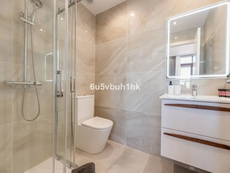 This newly renovated apartment is located in the exclusive Hotel and Spa Bluebay Paraíso Beach complex, a place offering all the amenities and services of a luxury resort. Enjoy exceptional facilities such as the swimming pool, restaurants, private beach,