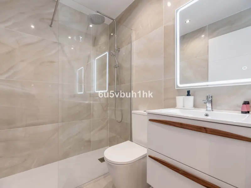This newly renovated apartment is located in the exclusive Hotel and Spa Bluebay Paraíso Beach complex, a place offering all the amenities and services of a luxury resort. Enjoy exceptional facilities such as the swimming pool, restaurants, private beach,