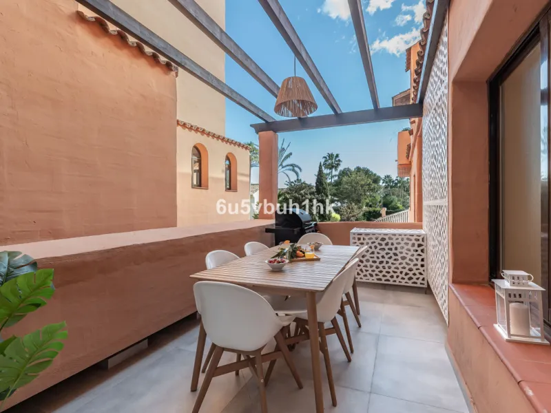 This newly renovated apartment is located in the exclusive Hotel and Spa Bluebay Paraíso Beach complex, a place offering all the amenities and services of a luxury resort. Enjoy exceptional facilities such as the swimming pool, restaurants, private beach,