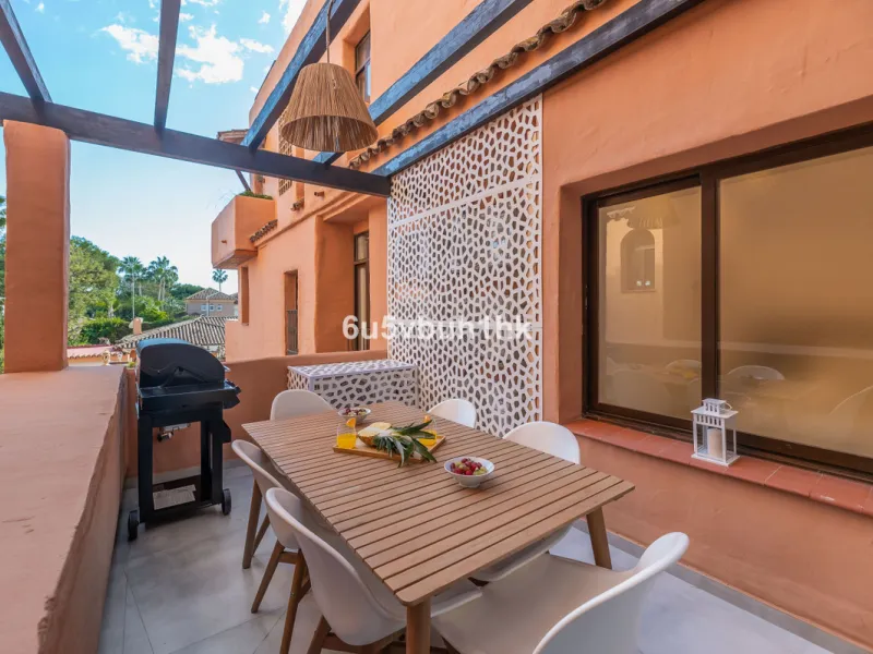This newly renovated apartment is located in the exclusive Hotel and Spa Bluebay Paraíso Beach complex, a place offering all the amenities and services of a luxury resort. Enjoy exceptional facilities such as the swimming pool, restaurants, private beach,