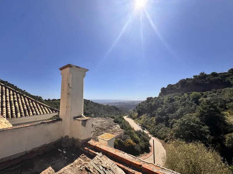 Residential building plot between Marbella and Istan. Excellent opportunity to acquire a project at 40% completion in the coveted, guarded Sierra Blanca Country Club development. This idyllic natural setting is located in Istán, a prime tourist destinatio