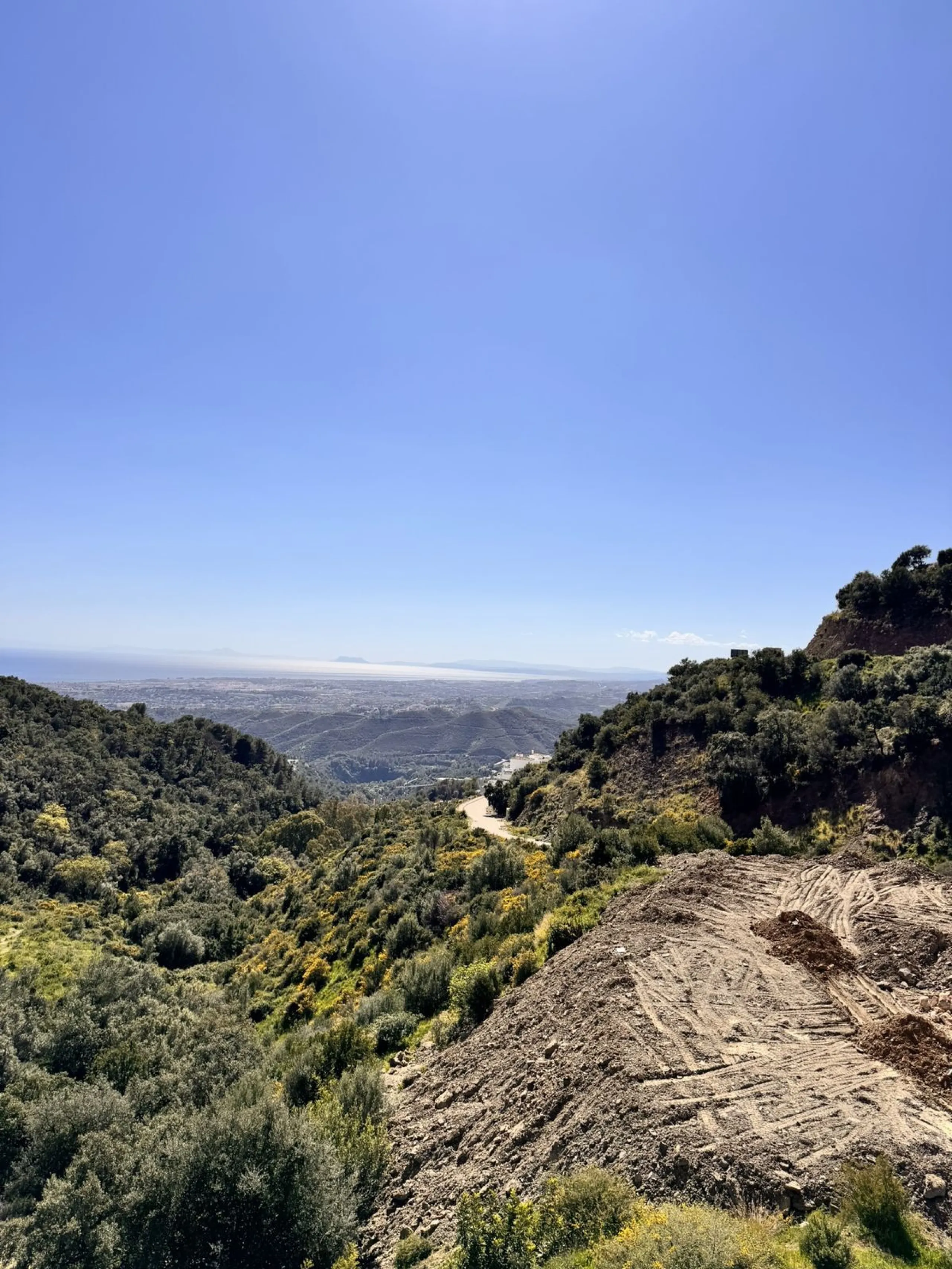Residential building plot between Marbella and Istan. Excellent opportunity to acquire a project at 40% completion in the coveted, guarded Sierra Blanca Country Club development. This idyllic natural setting is located in Istán, a prime tourist destinatio