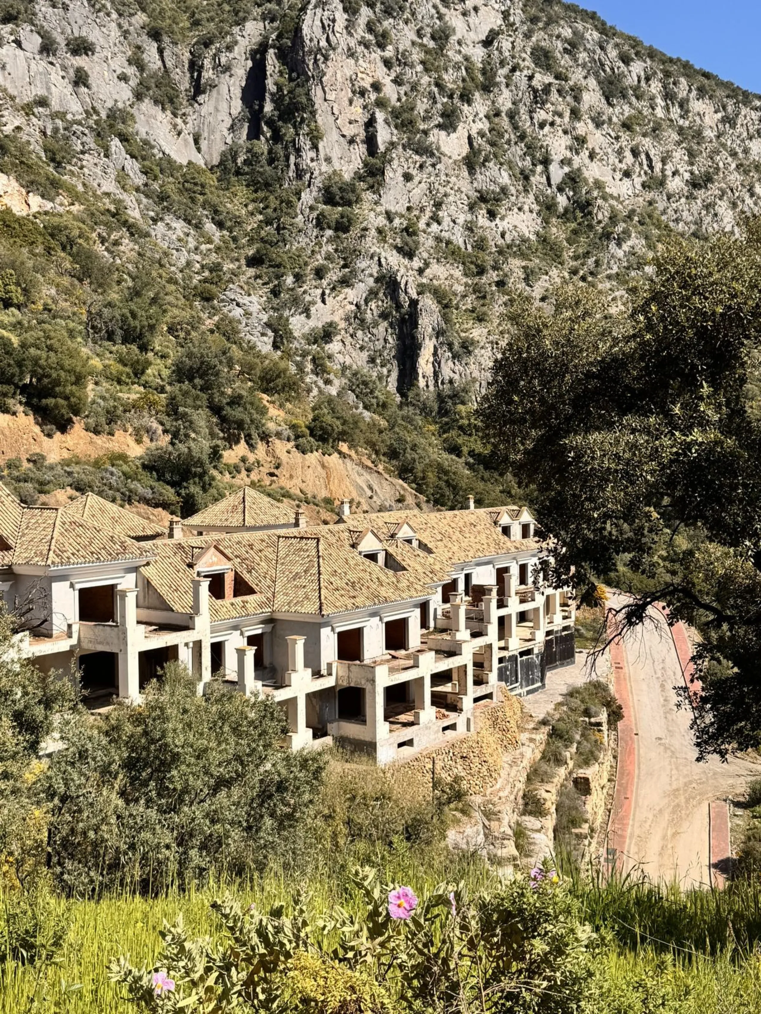 Residential building plot between Marbella and Istan. Excellent opportunity to acquire a project at 40% completion in the coveted, guarded Sierra Blanca Country Club development. This idyllic natural setting is located in Istán, a prime tourist destinatio