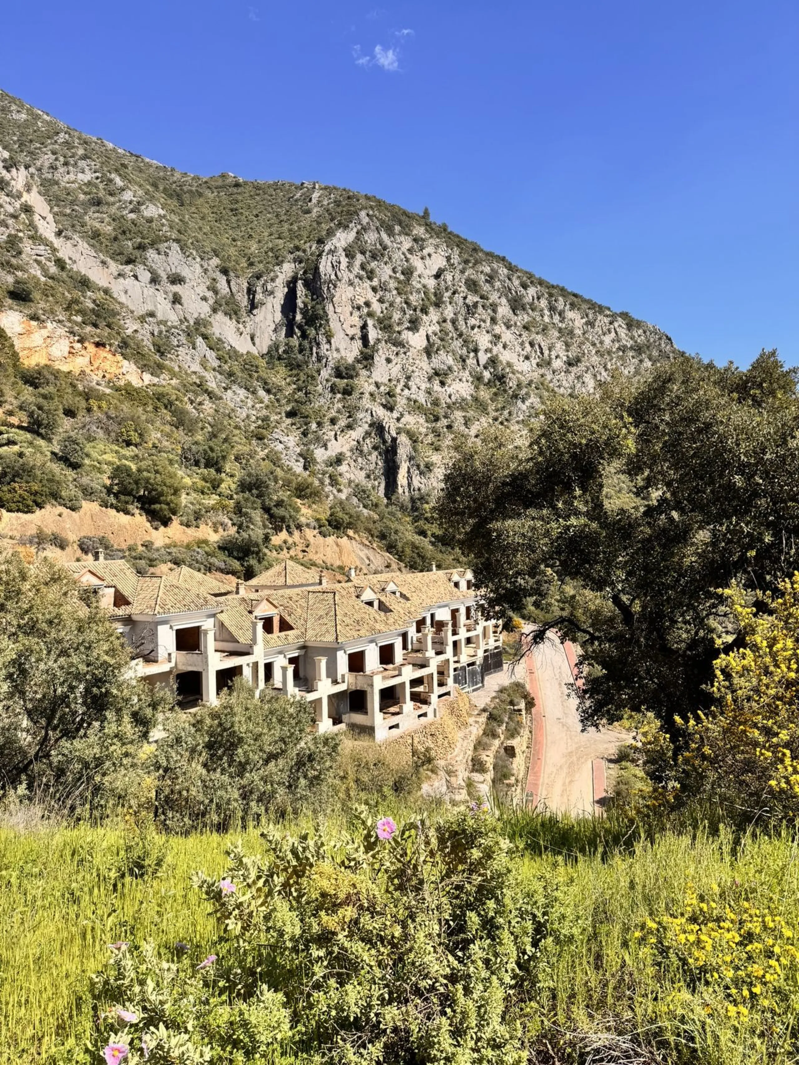 Residential building plot between Marbella and Istan. Excellent opportunity to acquire a project at 40% completion in the coveted, guarded Sierra Blanca Country Club development. This idyllic natural setting is located in Istán, a prime tourist destinatio