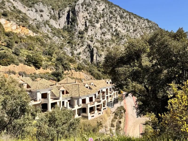 Residential building plot between Marbella and Istan. Excellent opportunity to acquire a project at 40% completion in the coveted, guarded Sierra Blanca Country Club development. This idyllic natural setting is located in Istán, a prime tourist destinatio