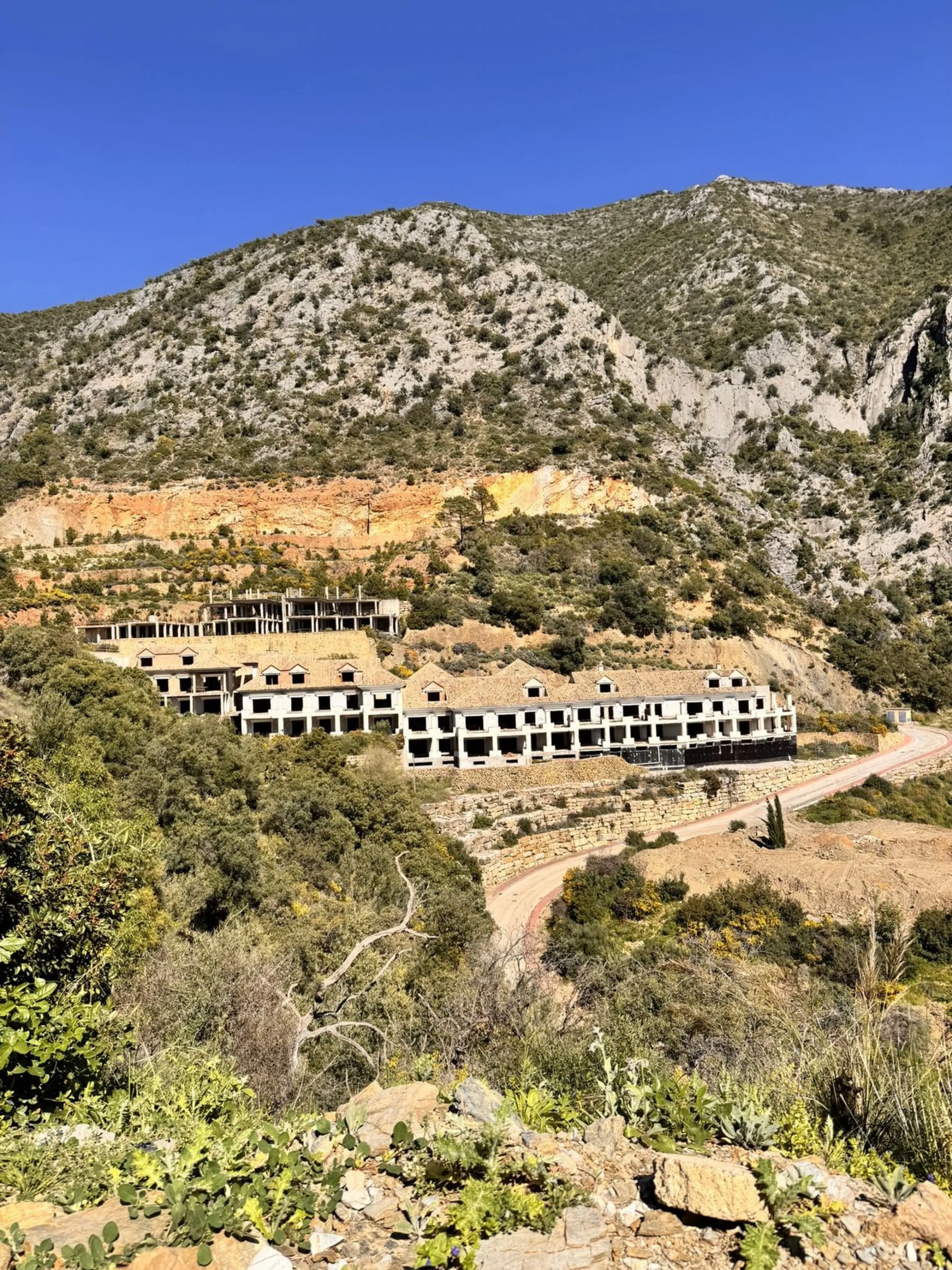 Residential building plot between Marbella and Istan. Excellent opportunity to acquire a project at 40% completion in the coveted, guarded Sierra Blanca Country Club development. This idyllic natural setting is located in Istán, a prime tourist destinatio