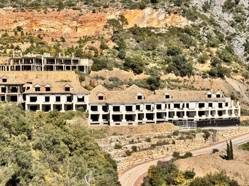 Residential building plot between Marbella and Istan. Excellent opportunity to acquire a project at 40% completion in the coveted, guarded Sierra Blanca Country Club development. This idyllic natural setting is located in Istán, a prime tourist destinatio