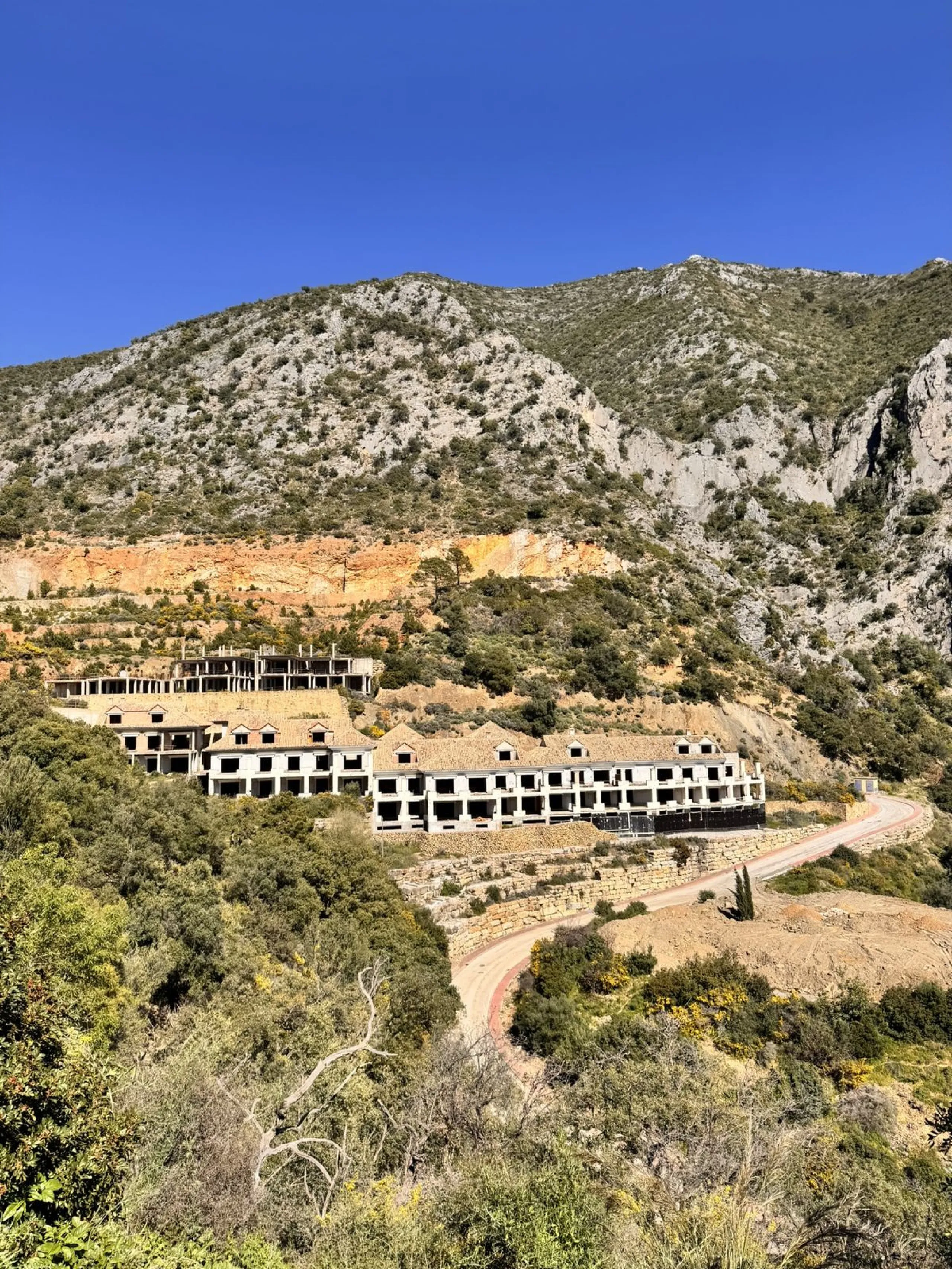 Residential building plot between Marbella and Istan. Excellent opportunity to acquire a project at 40% completion in the coveted, guarded Sierra Blanca Country Club development. This idyllic natural setting is located in Istán, a prime tourist destinatio